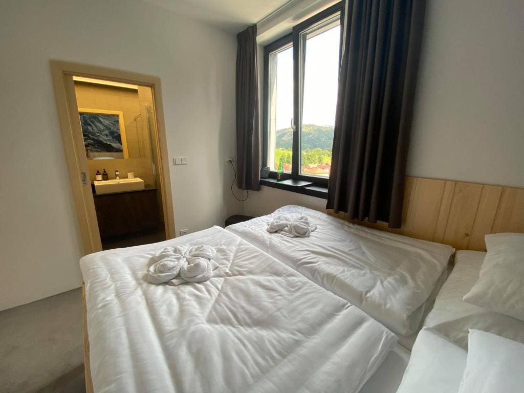 Deluxe Family Room room - Image 2