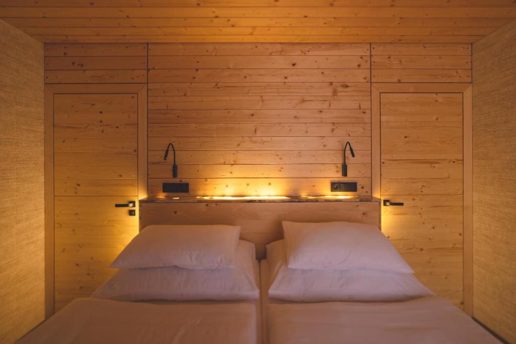Deluxe Family Room room - Image 3