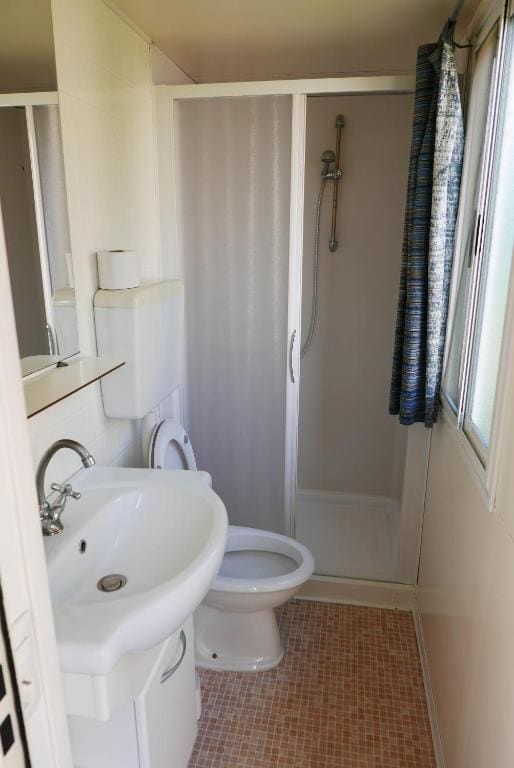 Mobile Home room - Image 3
