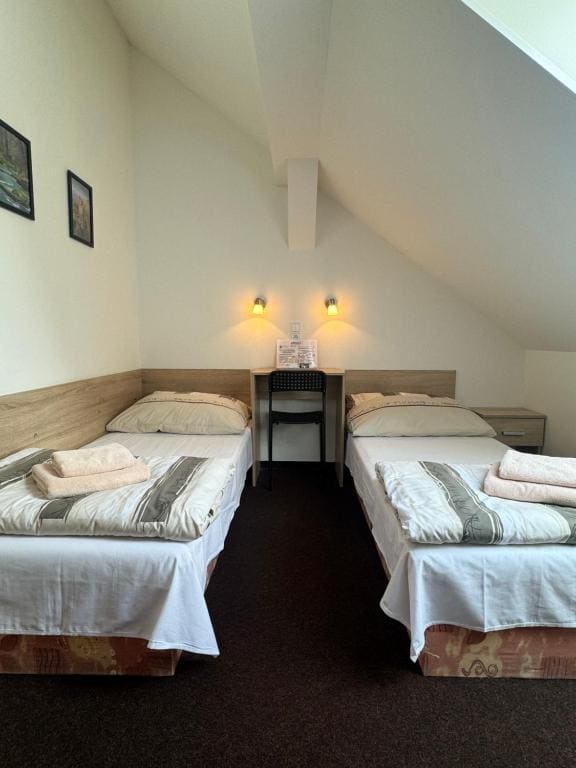 Small Twin Room room - Image 1