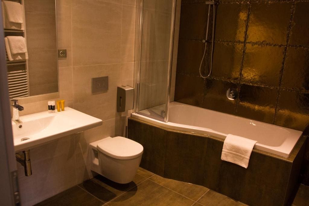 Deluxe Queen Room room - Image 2