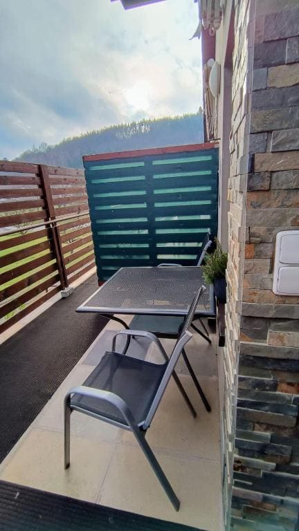 Deluxe Double Room with Shower room - Image 1