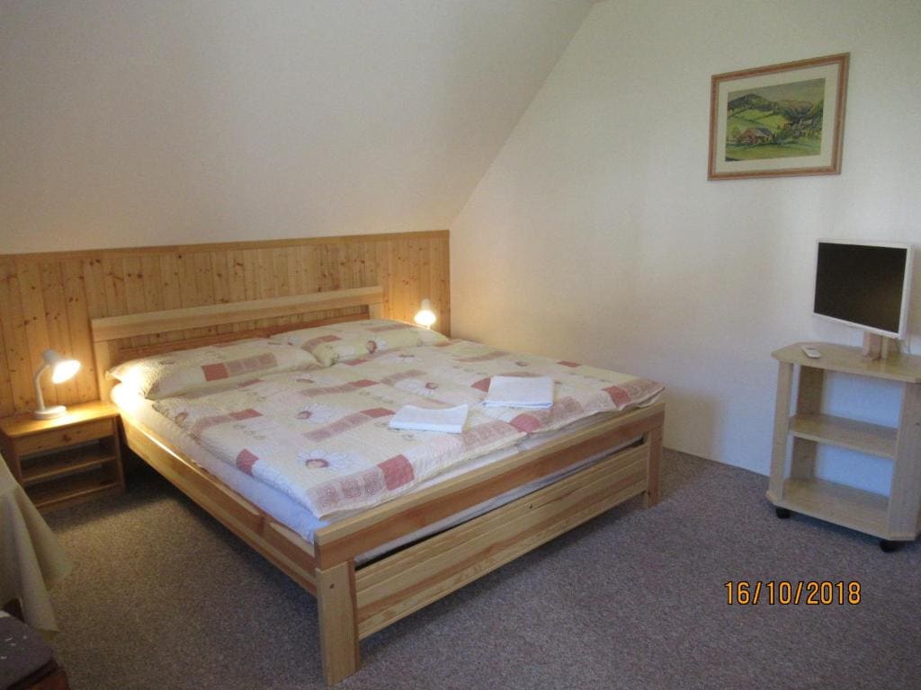 Double Room with Private Bathroom room - Image 3