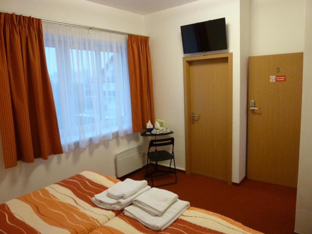 Double Room with King Size Bed room - Image 1