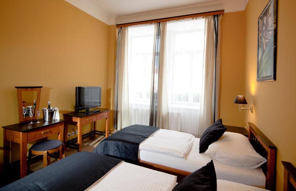 Standard Twin Room room - Image 1