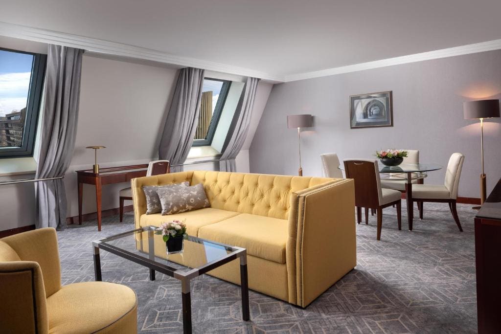 King Governor Suite room - Image 1