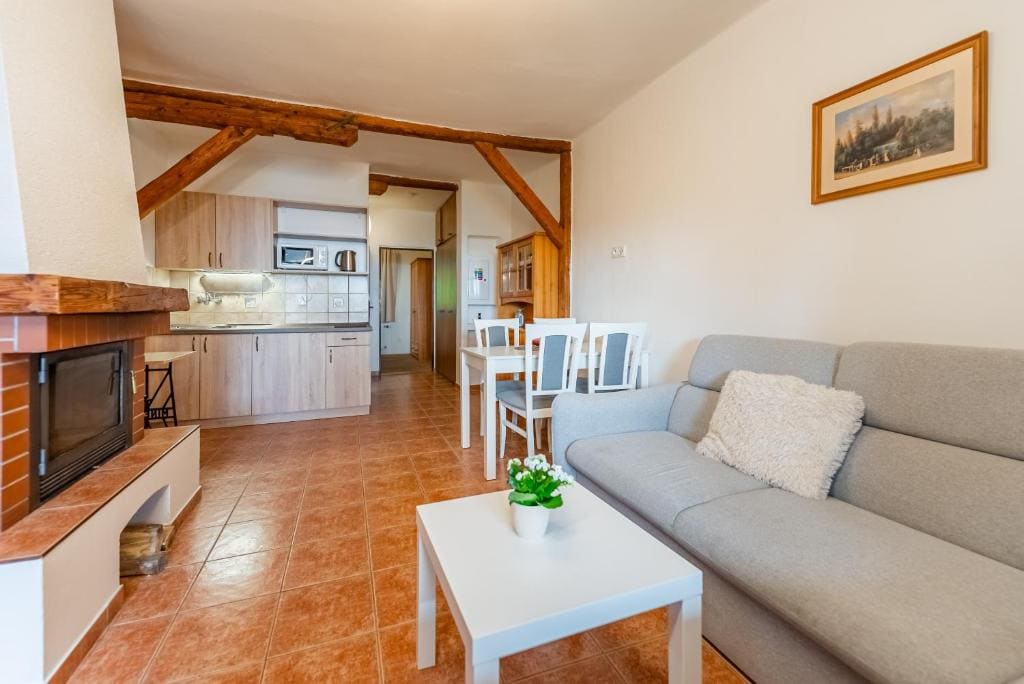 Apartment with Mountain View room - Image 1