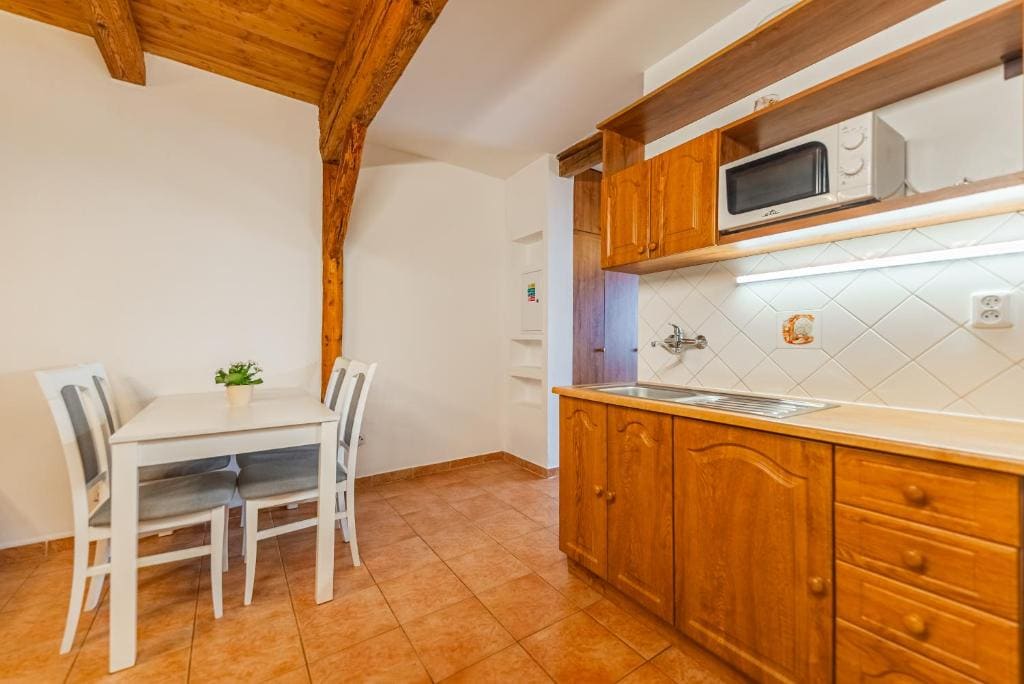 Apartment with Mountain View room - Image 3