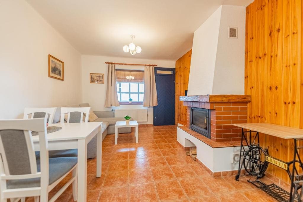 Apartment with Mountain View room - Image 2