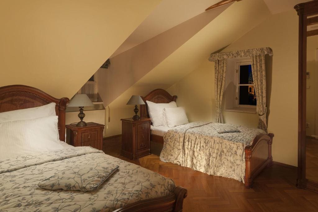 Deluxe Double or Twin Room room - Image 2