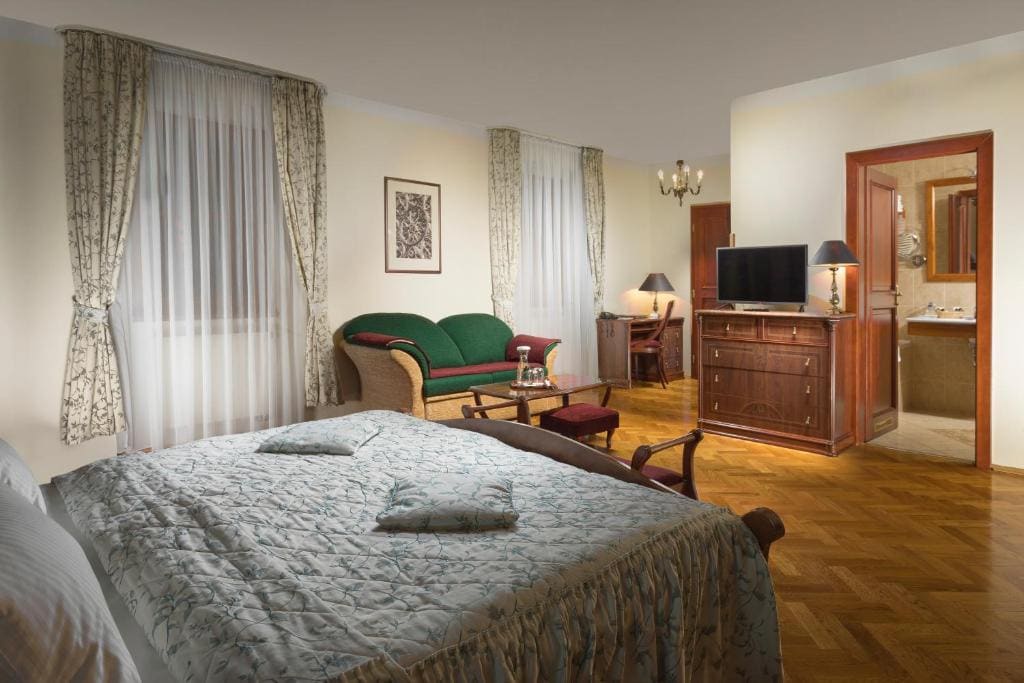 Deluxe Double or Twin Room room - Image 1