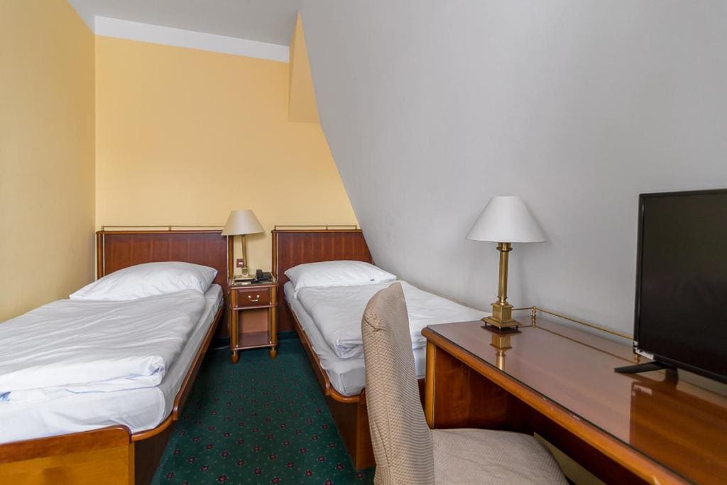 Standard Triple Room room - Image 1