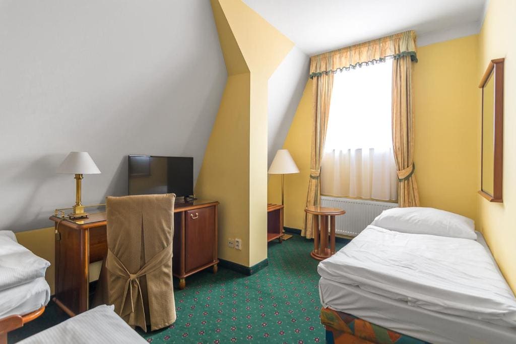 Standard Triple Room room - Image 2