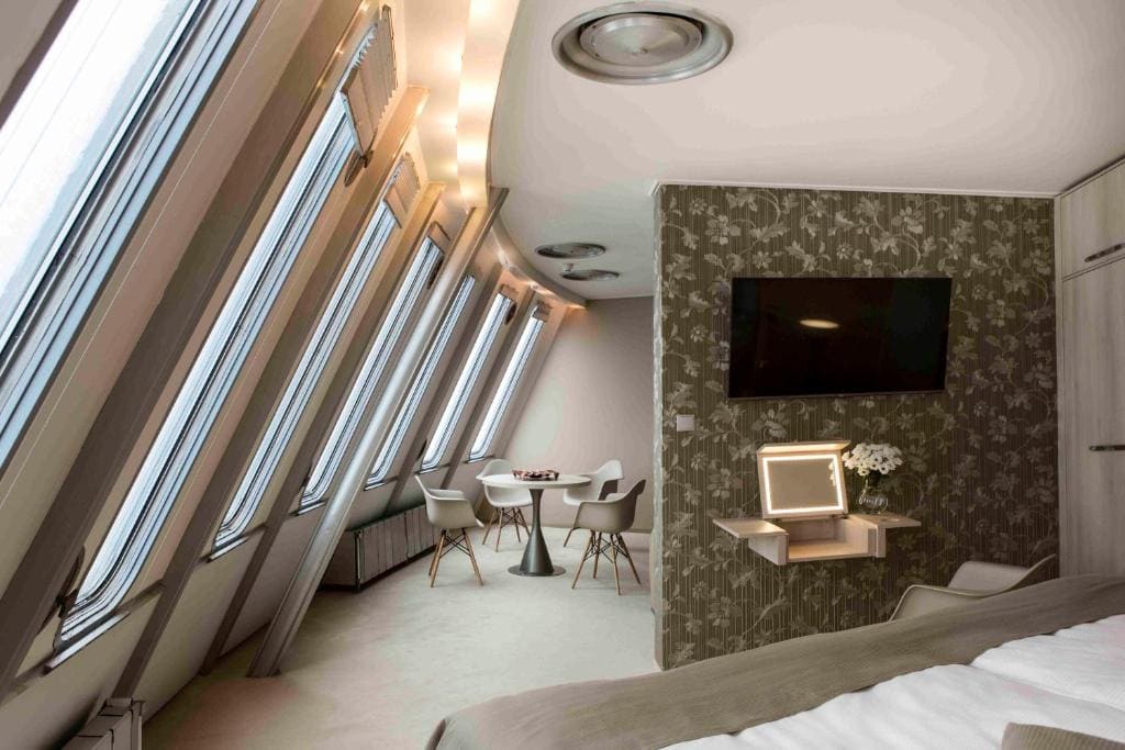 Suite room - Image 1