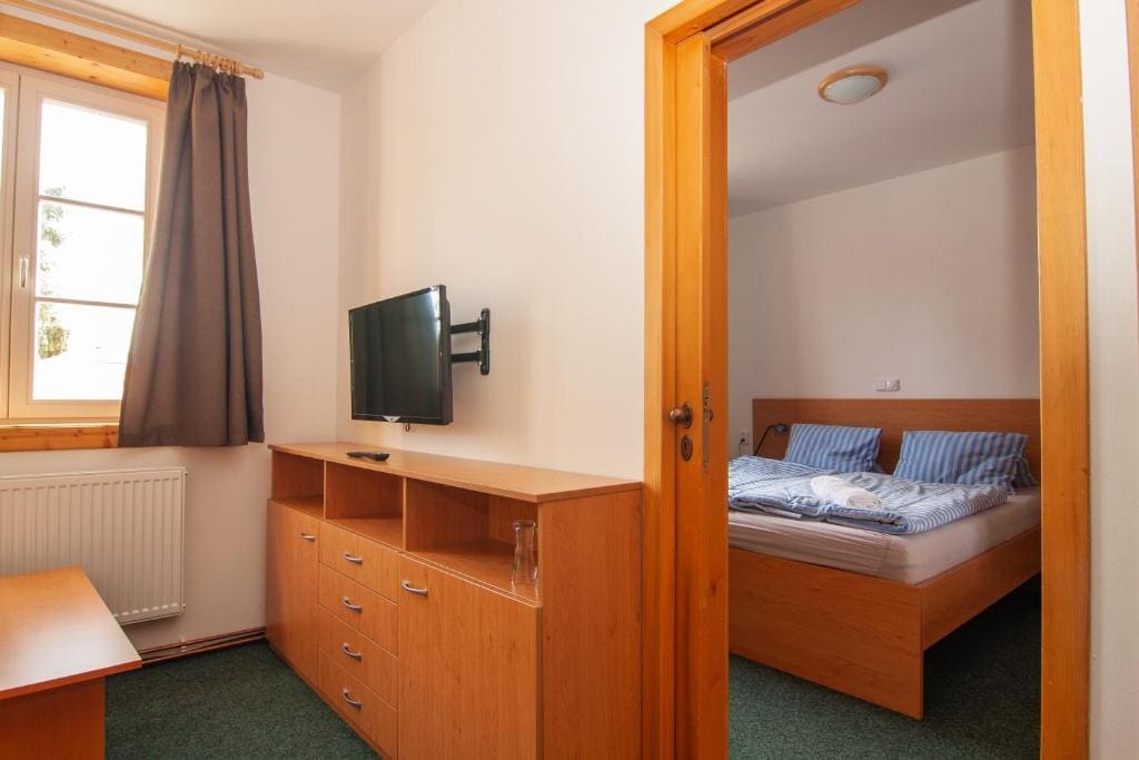 One-Bedroom Suite room - Image 3