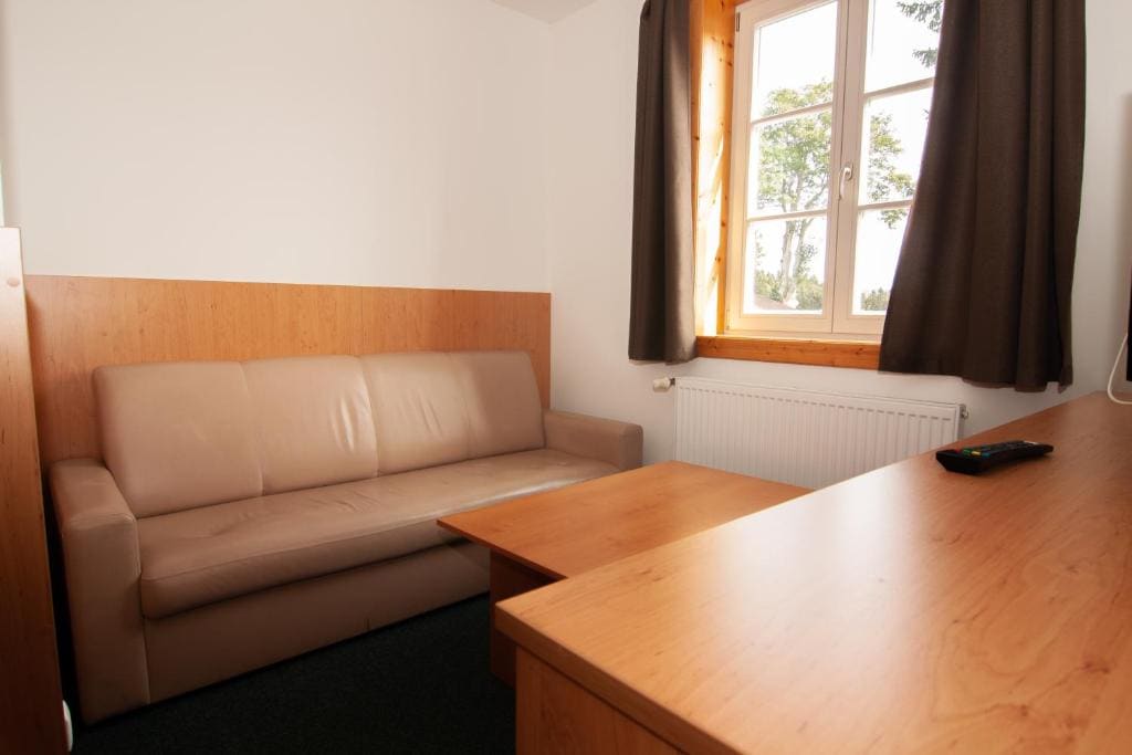 One-Bedroom Suite room - Image 2