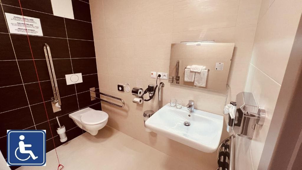 Twin Room - Disability Access room - Image 3