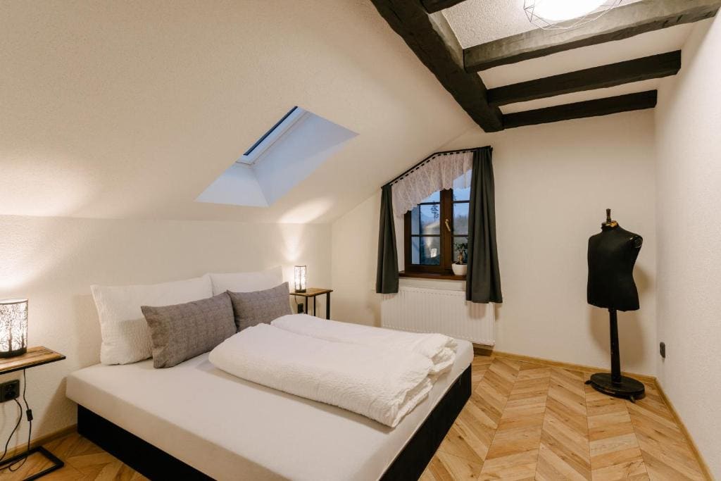 Deluxe Double Room with Bath room - Image 1