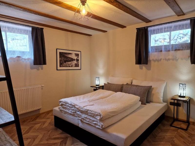 Deluxe Double Room with Shower room - Image 1