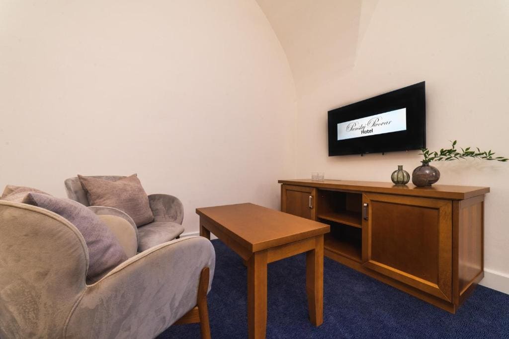 Deluxe Quadruple Room room - Image 2