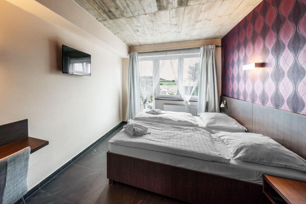 Deluxe Queen Room room - Image 1