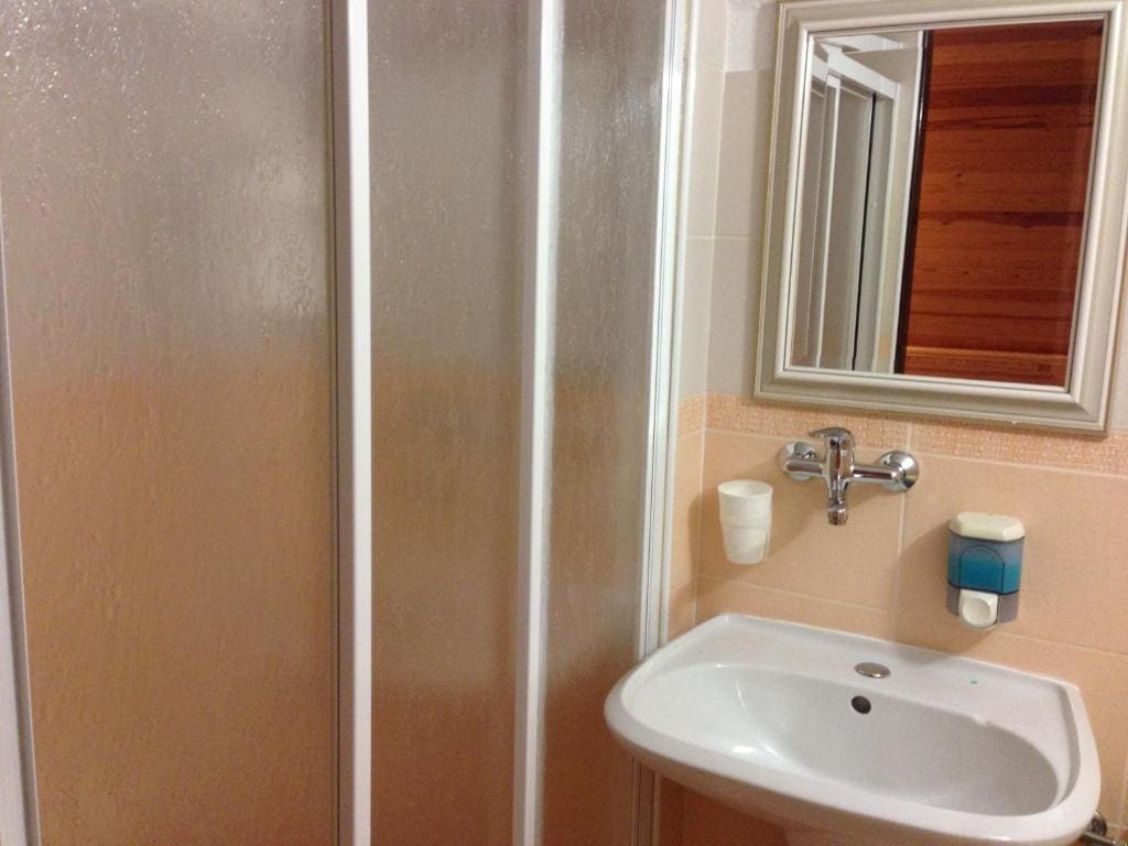 Double or Twin Room with Shower room - Image 2
