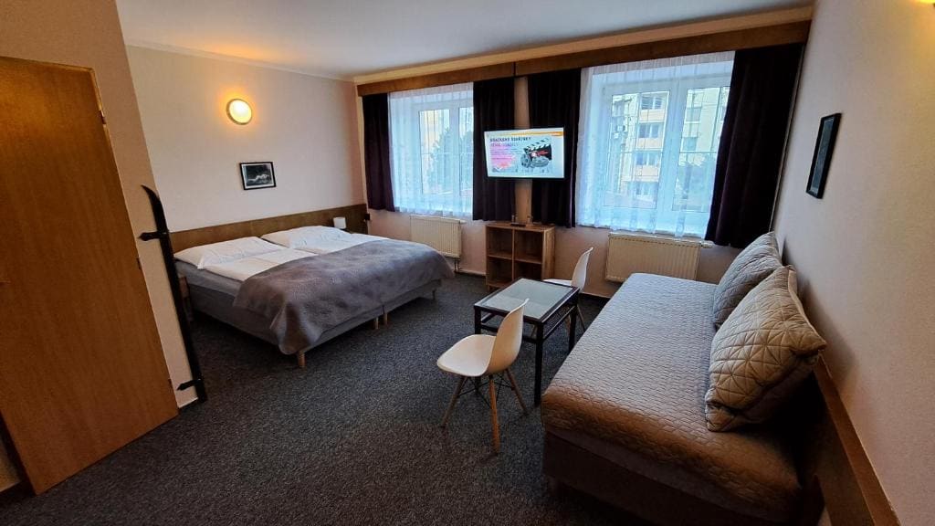 Triple Room with Private Bathroom room - Image 2