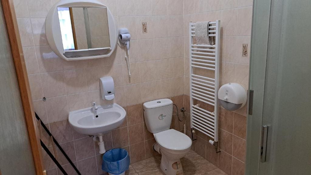 Triple Room with Private Bathroom room - Image 3