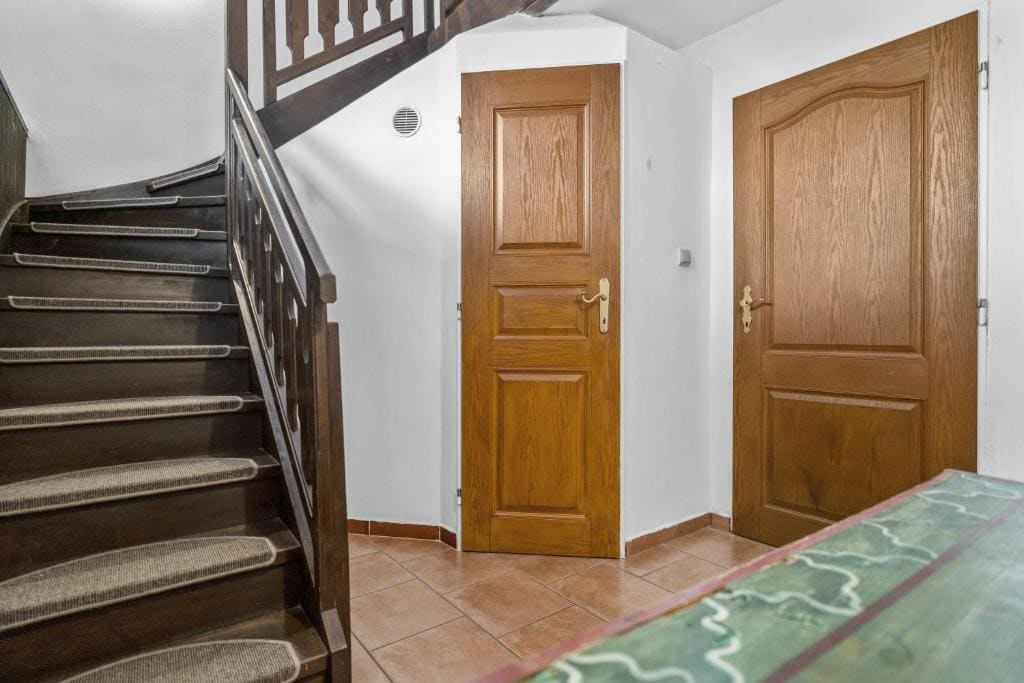 Family Room with Private Bathroom room - Image 2
