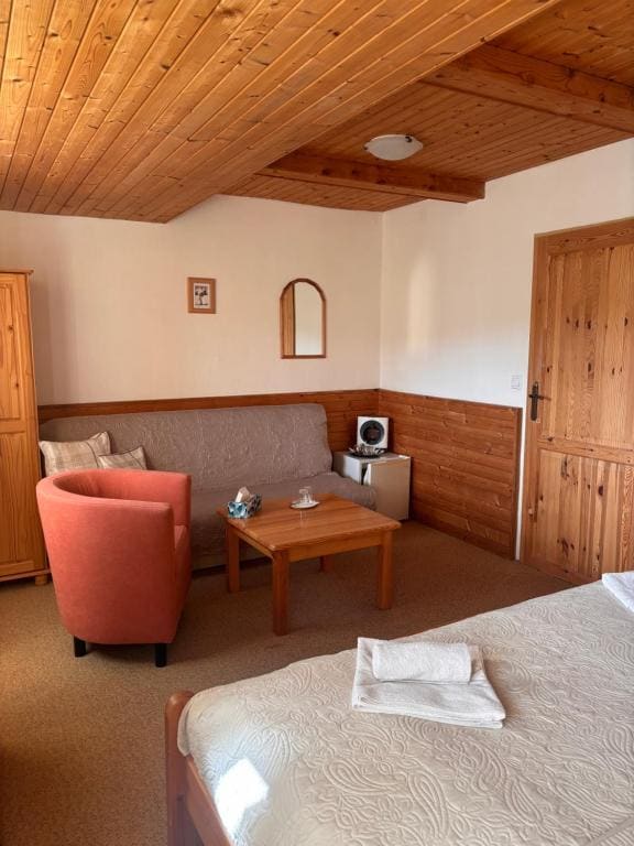 Economy Double Room room - Image 3