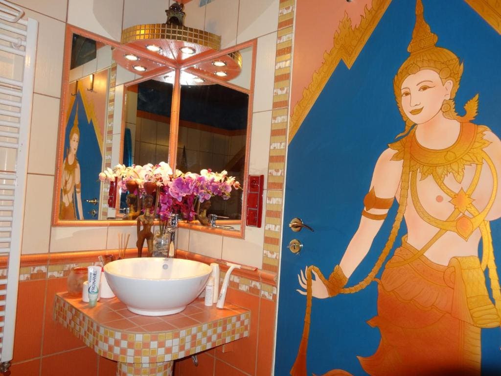 Deluxe Suite with Spa Bath room - Image 1