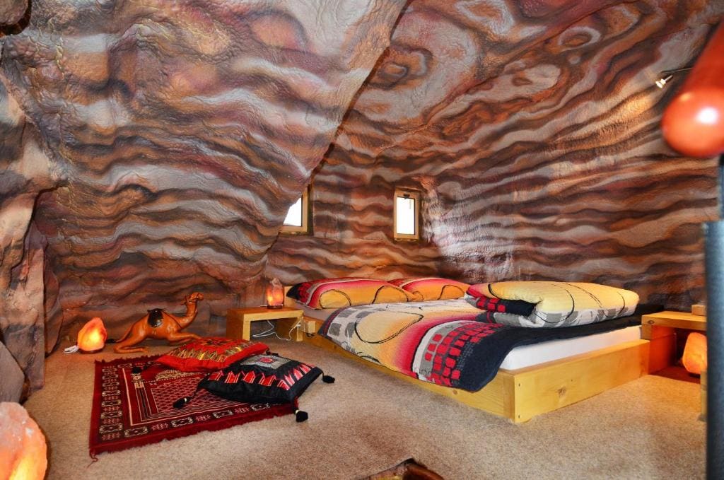 Deluxe Two-Bedroom Apartment room - Image 1