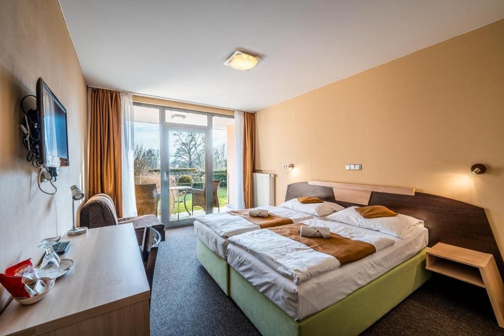 Double or Twin Room with View room - Image 3