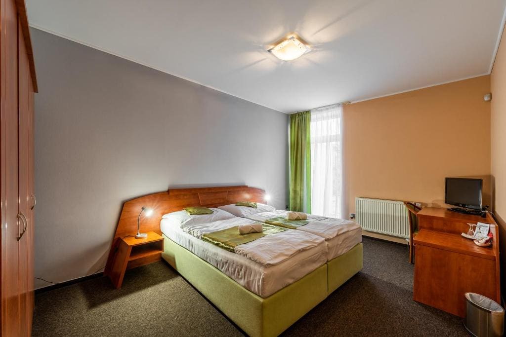 Standard Double or Twin Room room - Image 2