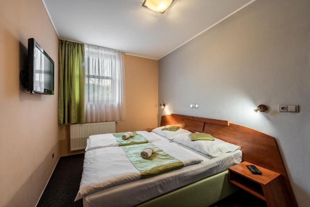 Standard Family Room room - Image 1