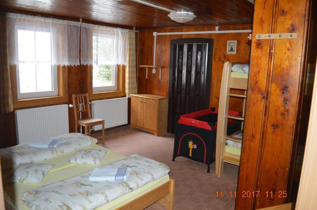 Quadruple Room with Shared Bathroom room - Image 3