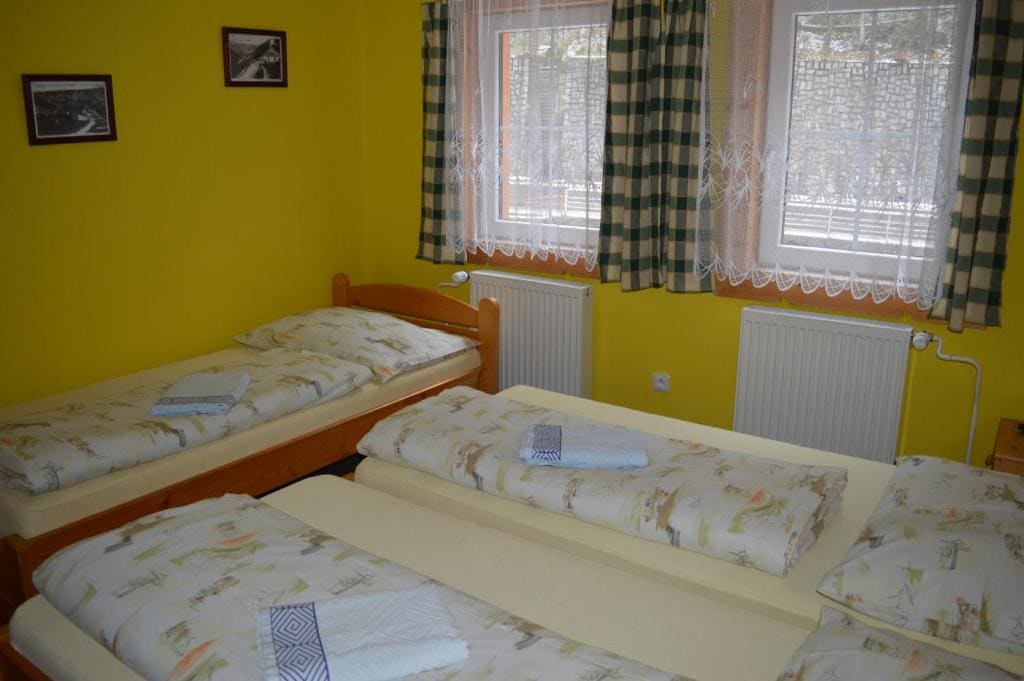 Triple Room with Shared Bathroom room - Image 1