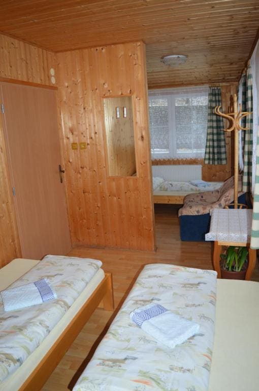Triple Room with Shared Bathroom room - Image 2