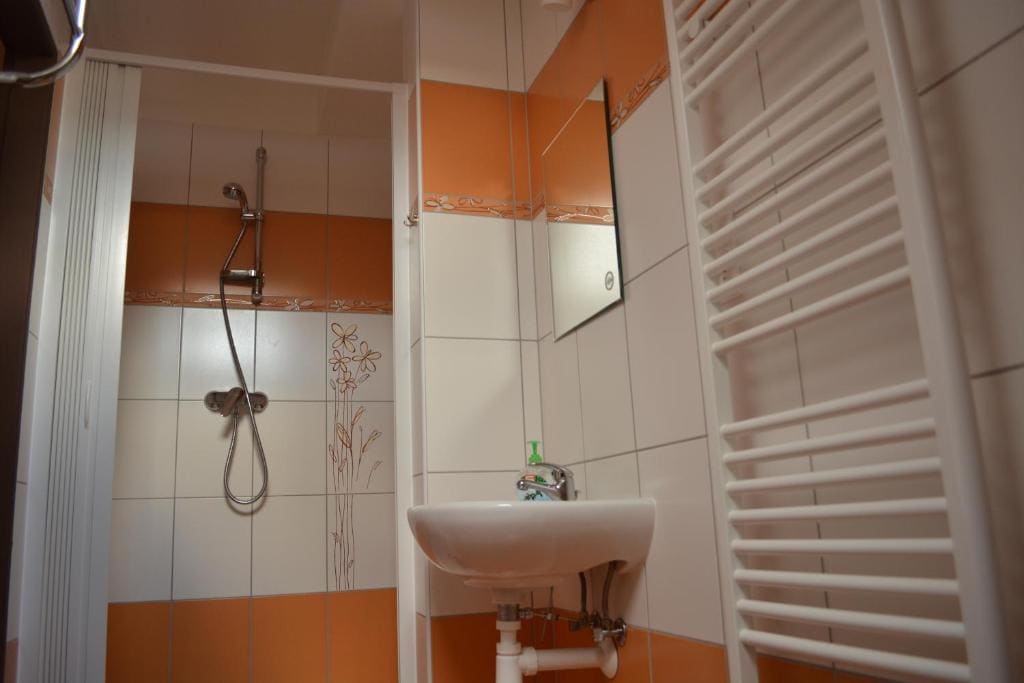King Suite room - Image 2