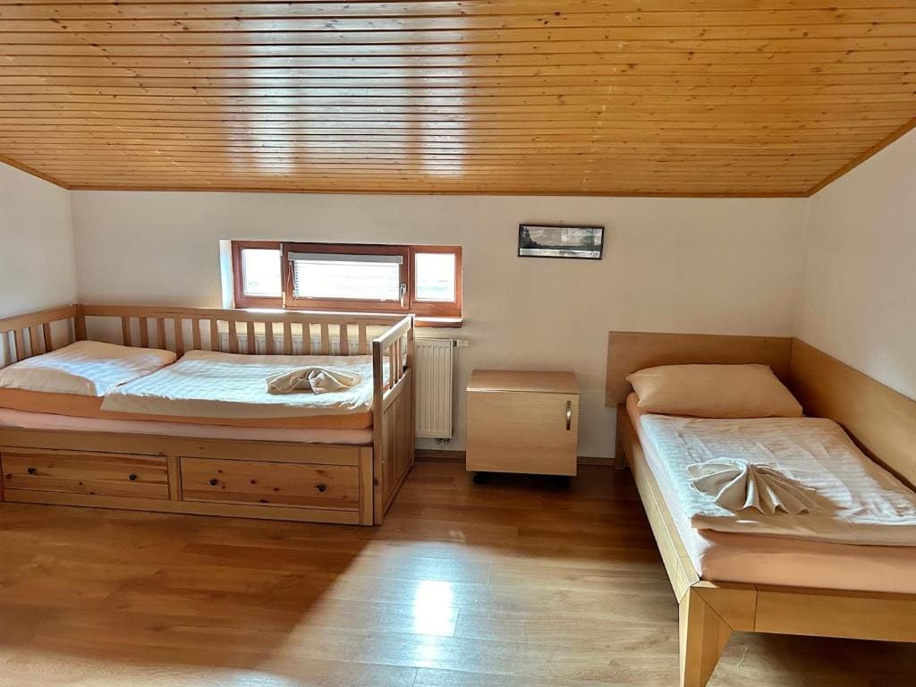 Queen Suite room - Image 2