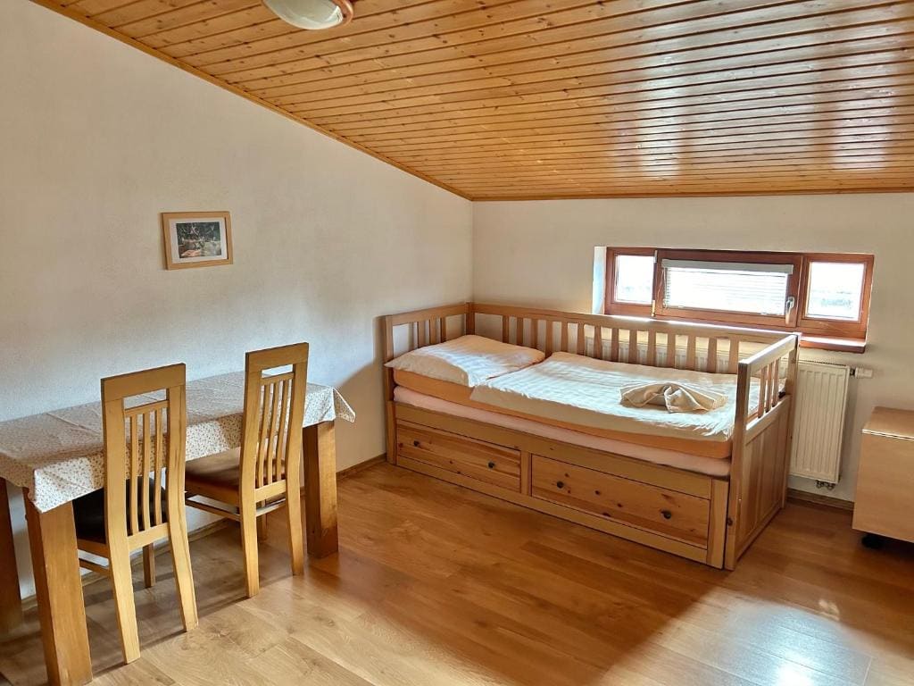 Queen Suite room - Image 3