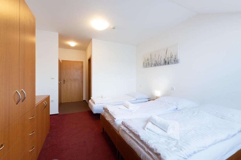 Classic Triple Room room - Image 3
