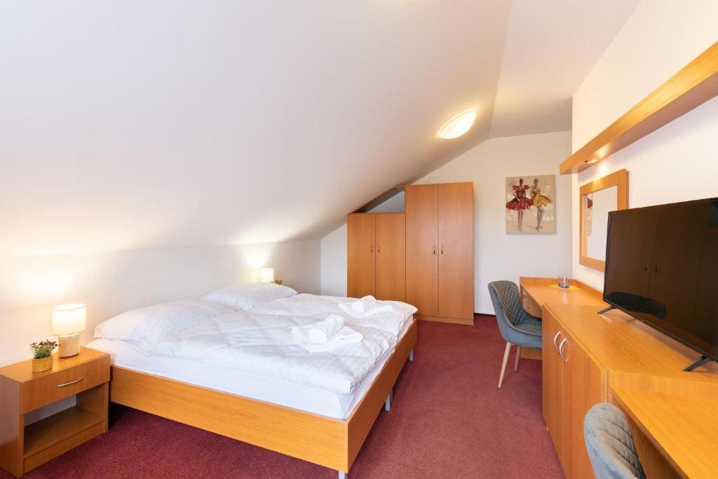 Double or Twin Room with Shared Bathroom room - Image 2