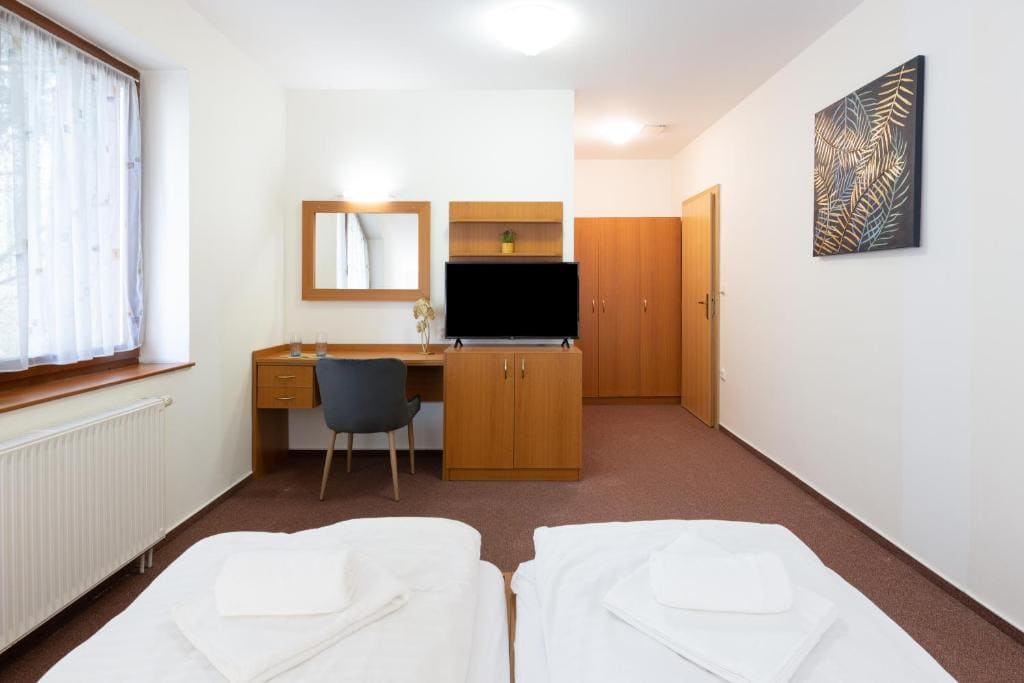 Economy Double or Twin Room room - Image 3