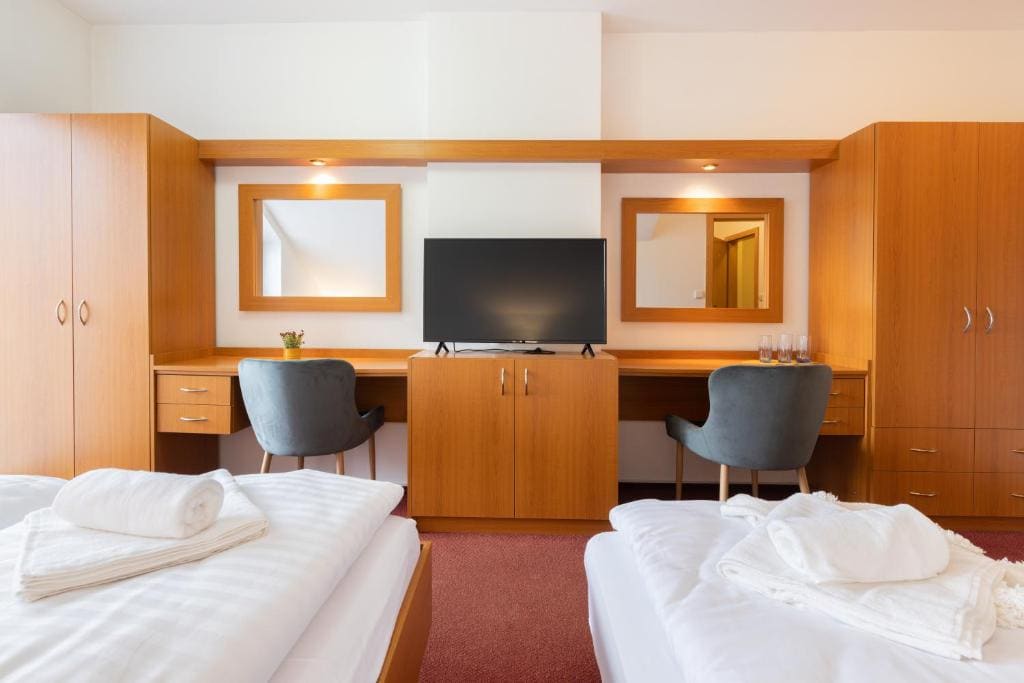 Triple Room with Balcony room - Image 2