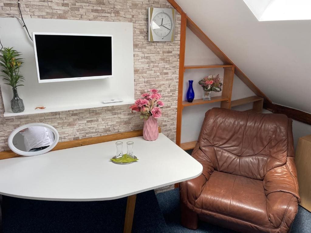 Economy Twin Room room - Image 1