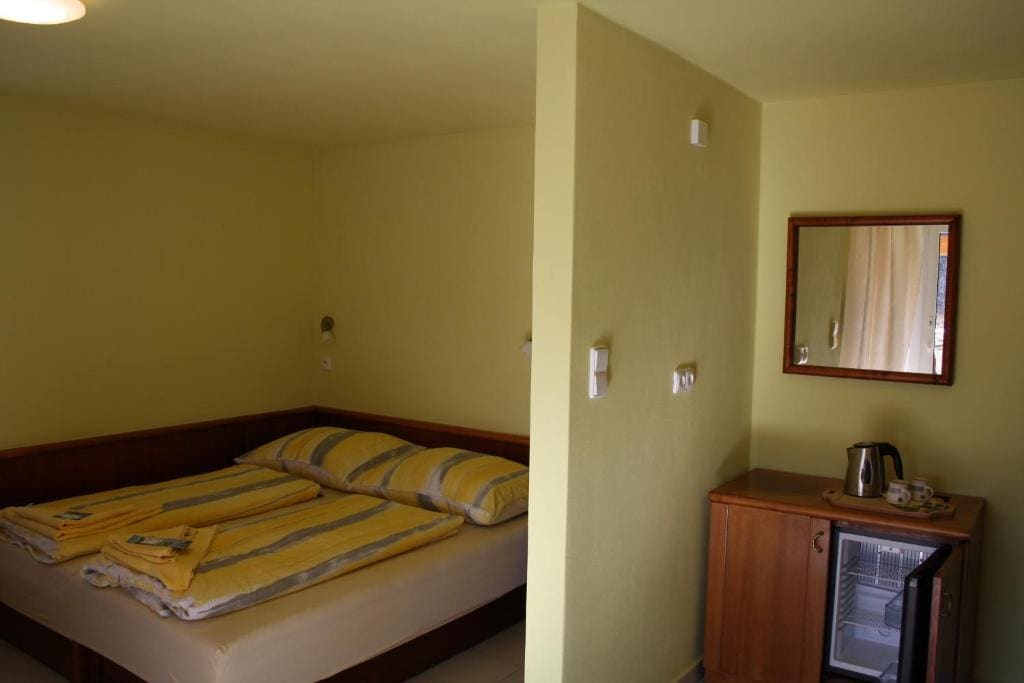 Bungalow room - Image 1