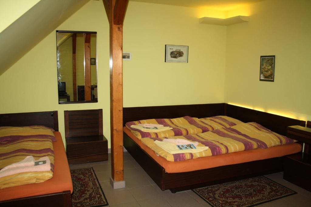 Classic Triple Room room - Image 1