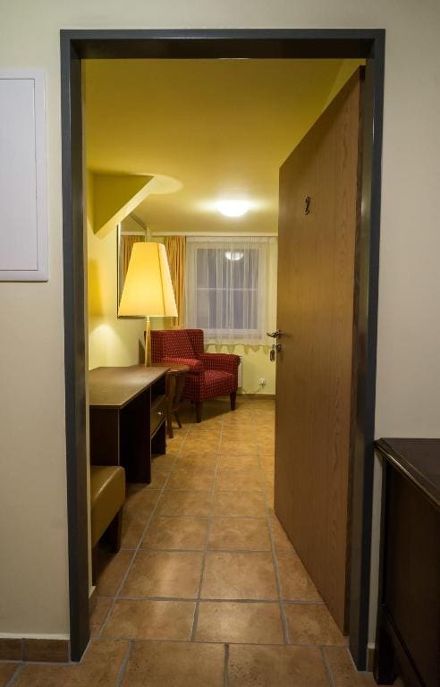 Double Room with Private Bathroom room - Image 3