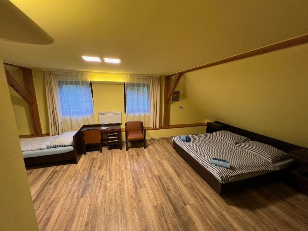 Quadruple Room with Private Bathroom room - Image 2
